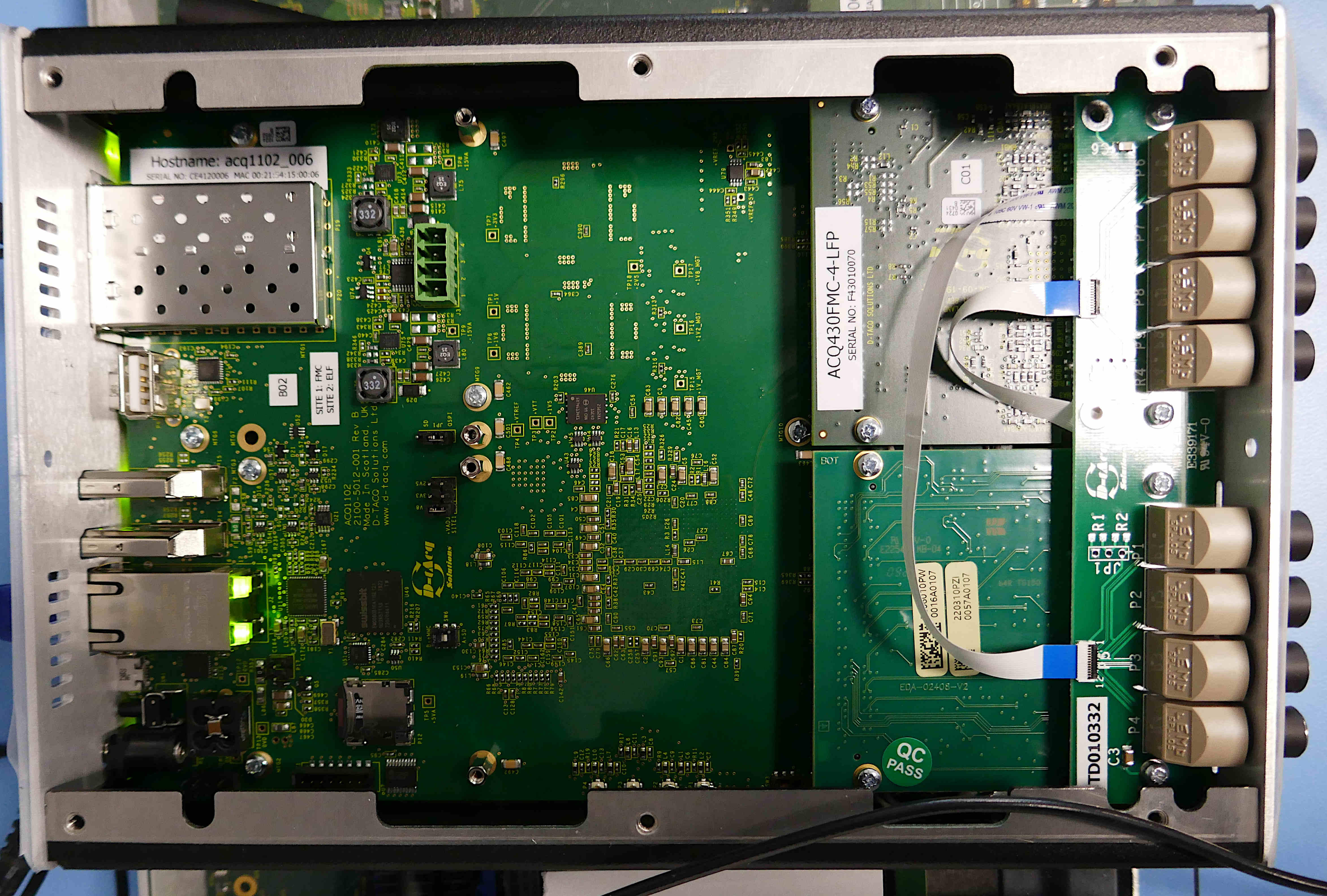 ACQ1102 Inside the box, 2 FMC modules fitted